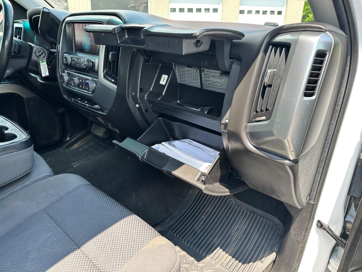 2017 White /Black Chevrolet Silverado 1500 LT (1GCVKREH5HZ) with an 4.3L V6 OHV 12V engine, 6-Speed Automatic transmission, located at 11115 Chardon Rd. , Chardon, OH, 44024, (440) 214-9705, 41.580246, -81.241943 - The 2017 Chevrolet Silverado 1500 LT Double Cab 4WD offers a harmonious fusion of rugged capability and modern convenience, powered by the robust 4.3-liter V6 engine. This engine, known for its reliability and efficiency, provides ample power for a variety of tasks, delivering 285 horsepower and 305 - Photo#43